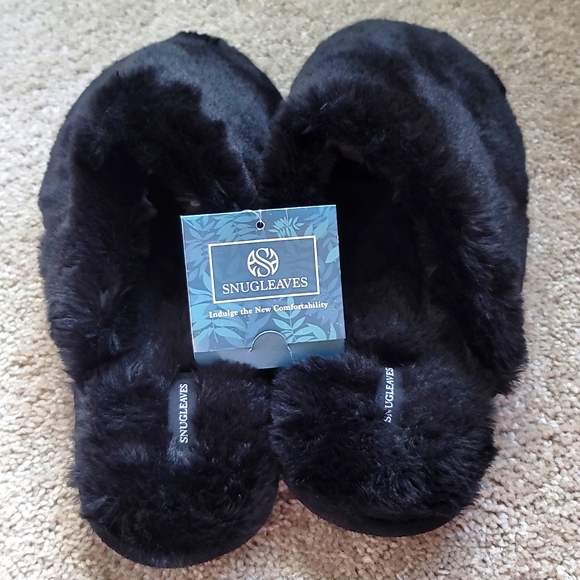 Snugleaves Black Fuzzy Slippers Size 9-10 NWT - Picture 2 of 14